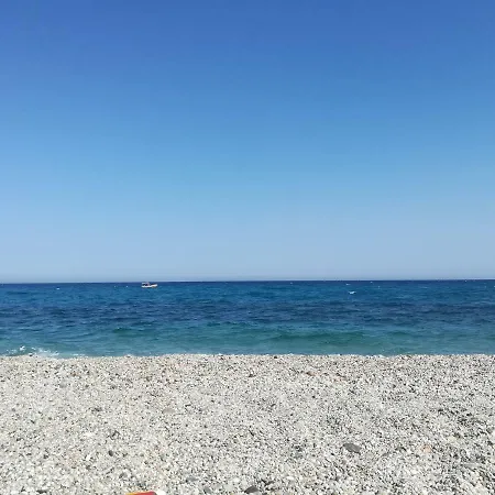 Vicino Al Mare Apartment *